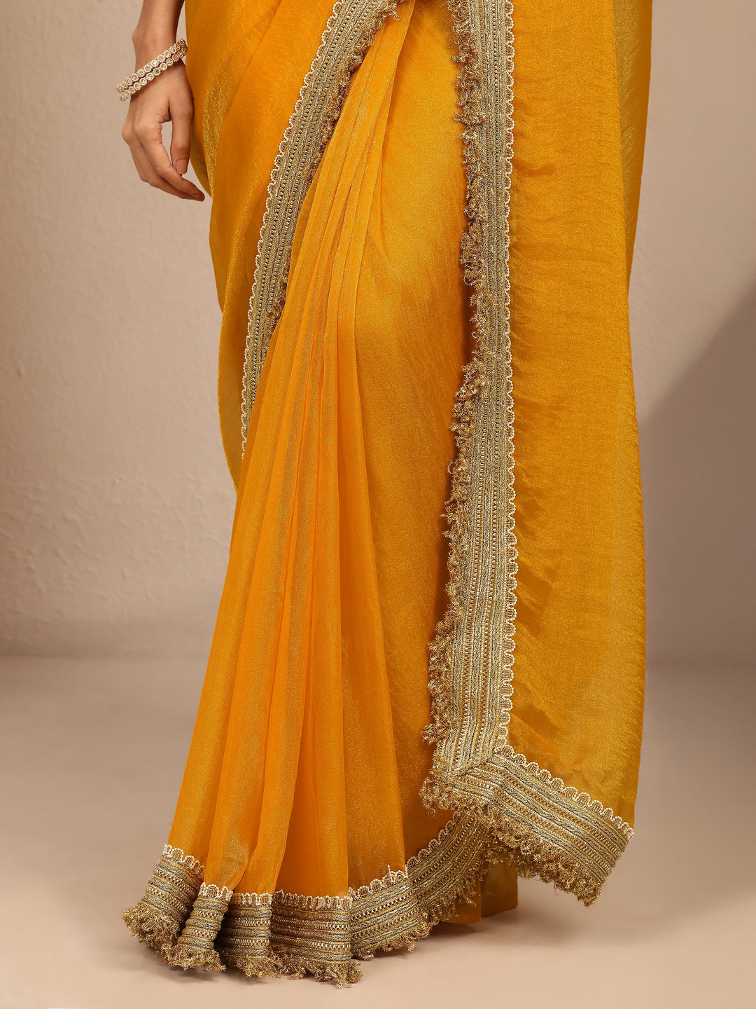 Mustard Solid Silk Blend Saree With Unstitched Blouse Piece