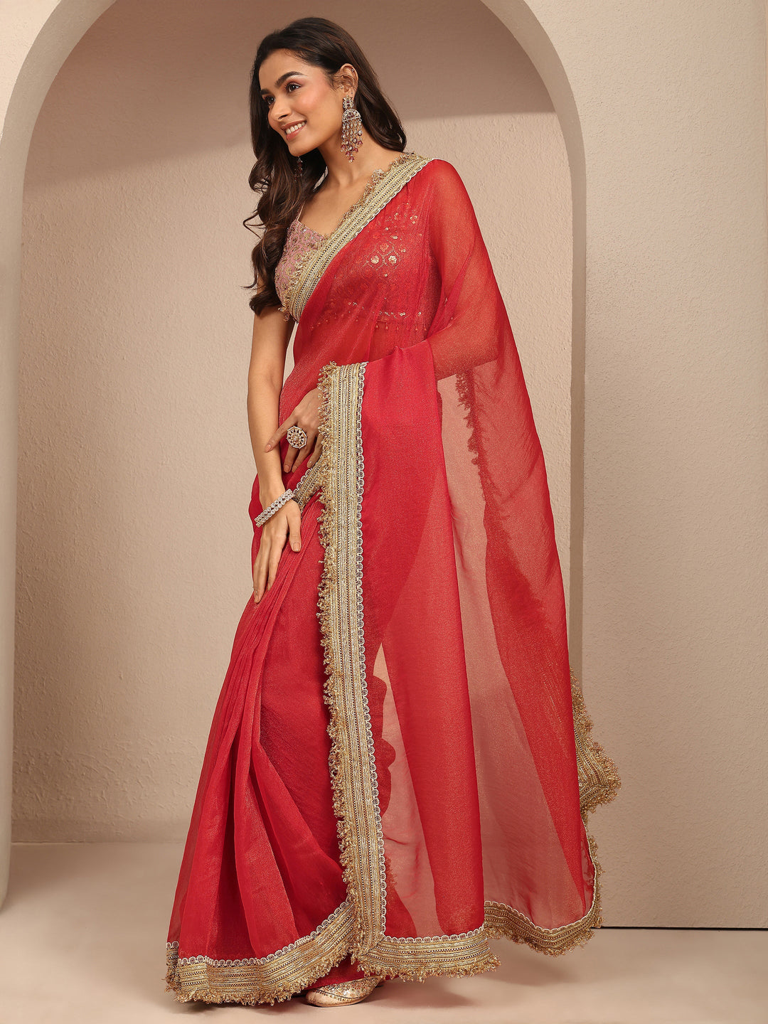 Red Solid Silk Blend Saree With Unstitched Blouse Piece