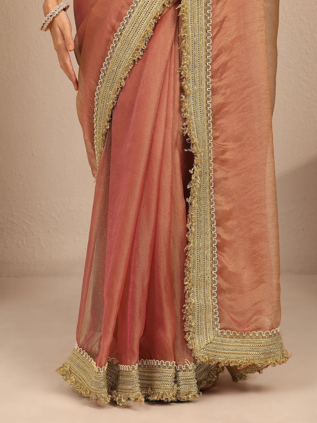 Peach Solid Silk Blend Saree With Unstitched Blouse Piece