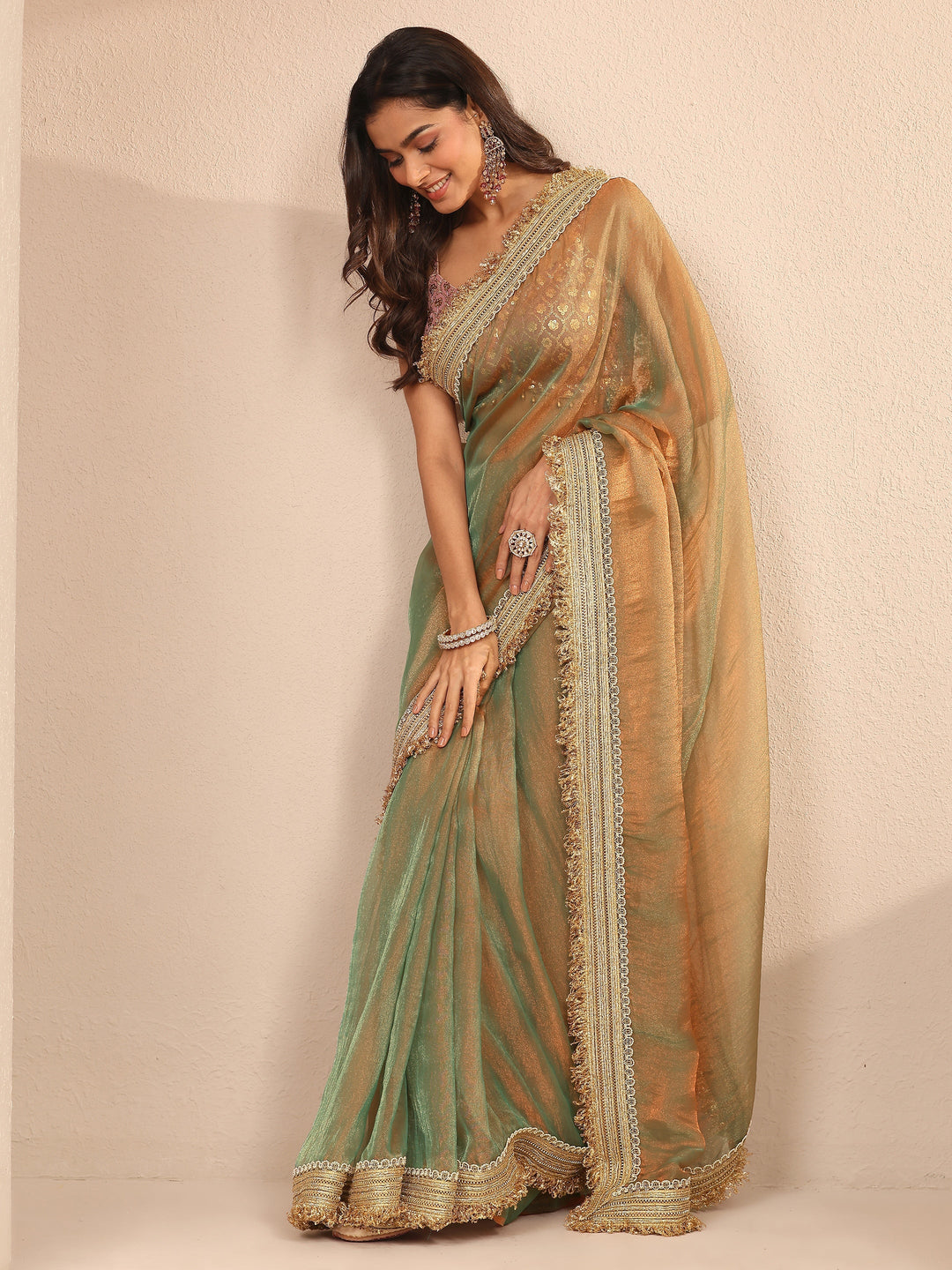 Green Solid Silk Blend Saree With Unstitched Blouse Piece