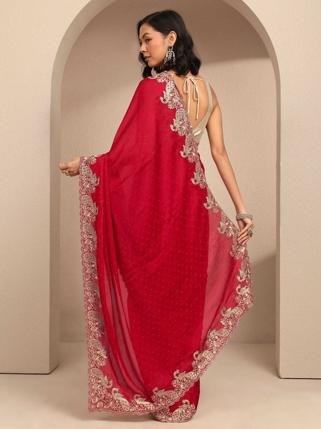 Red Embellished Silk Blend Saree With Unstitched Blouse Piece
