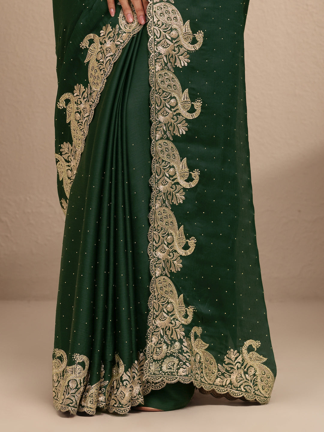 Green Embellished Silk Blend Saree With Unstitched Blouse Piece