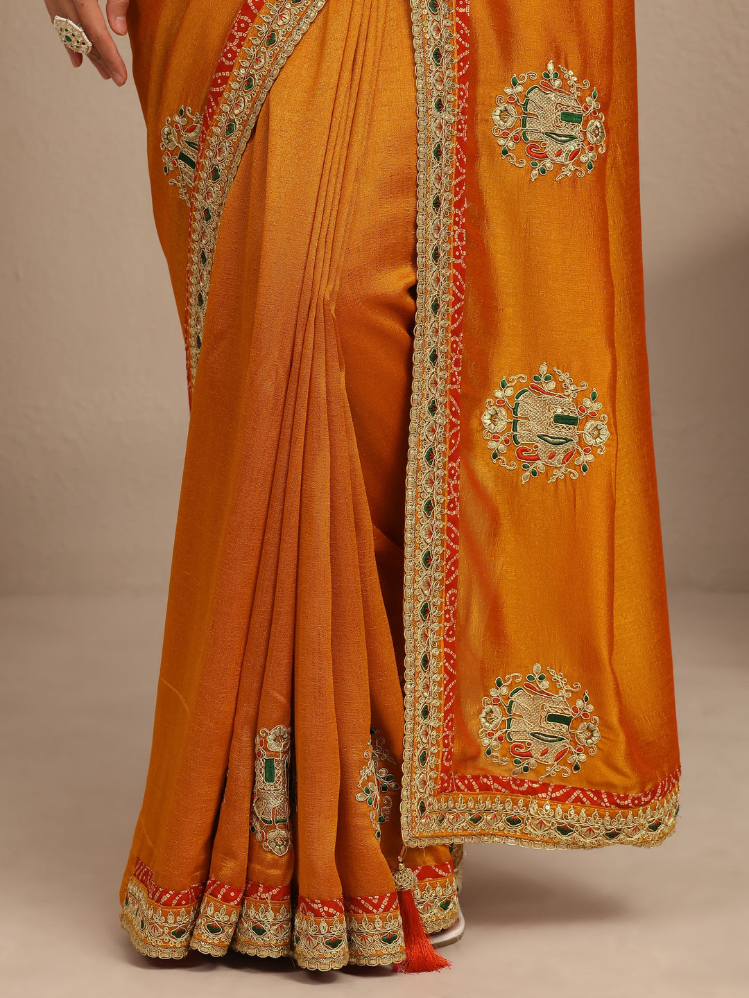 Mustard Embroidered Silk Blend Saree With Unstitched Blouse Piece