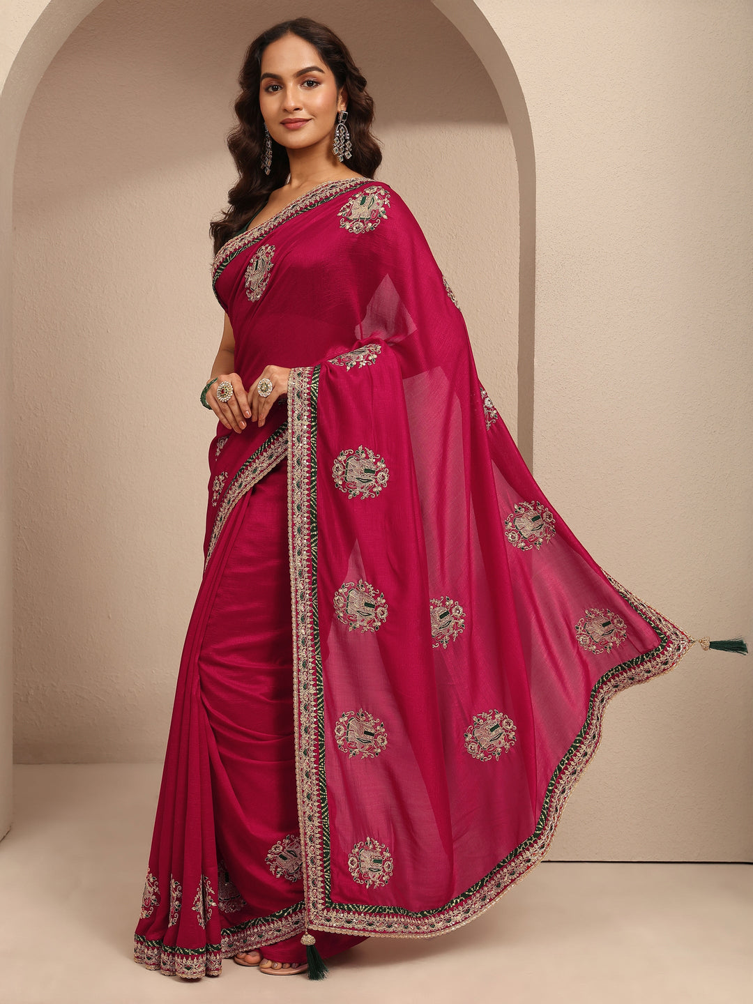 Red Embroidered Silk Blend Saree With Unstitched Blouse Piece