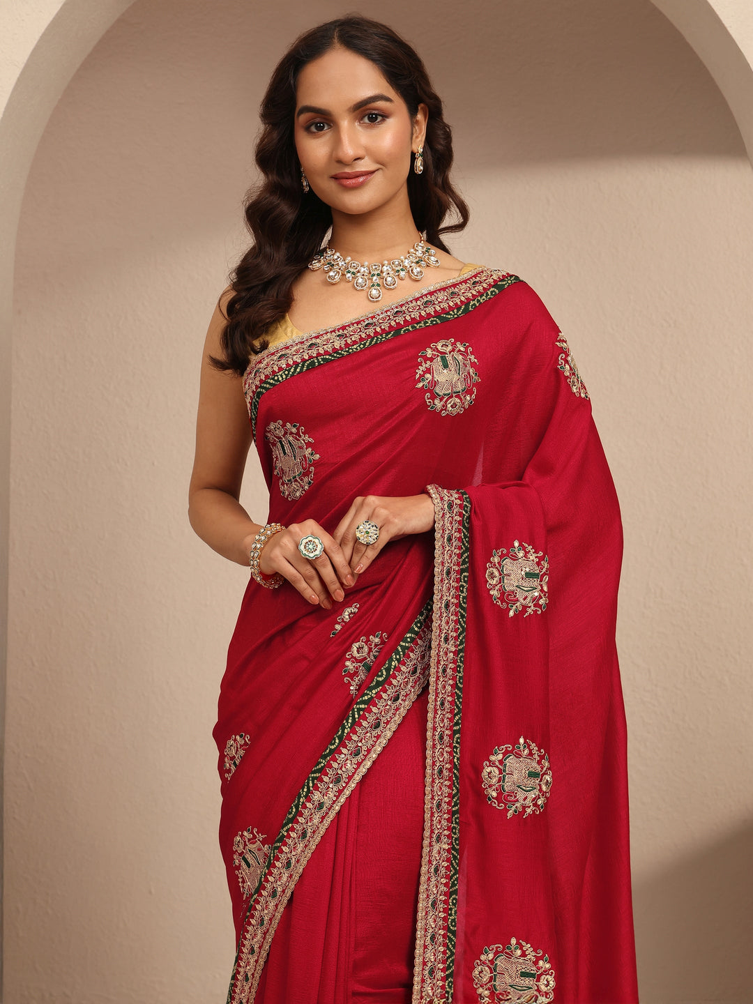 Red Embroidered Silk Blend Saree With Unstitched Blouse Piece