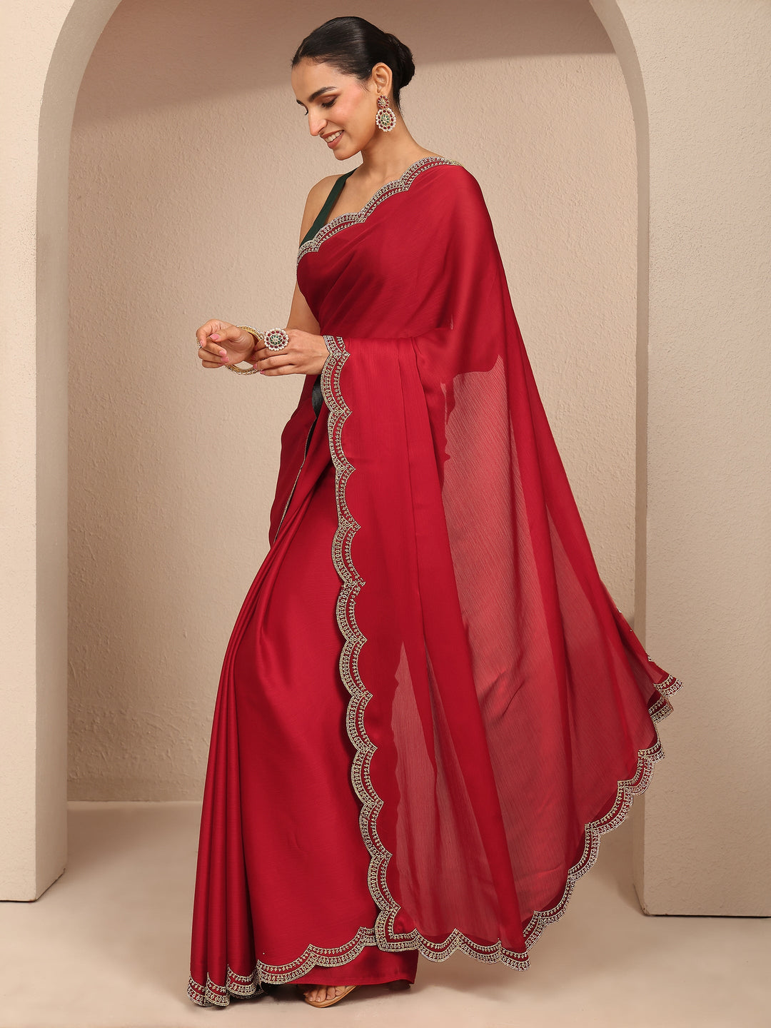 Red Solid Silk Blend Saree With Unstitched Blouse Piece