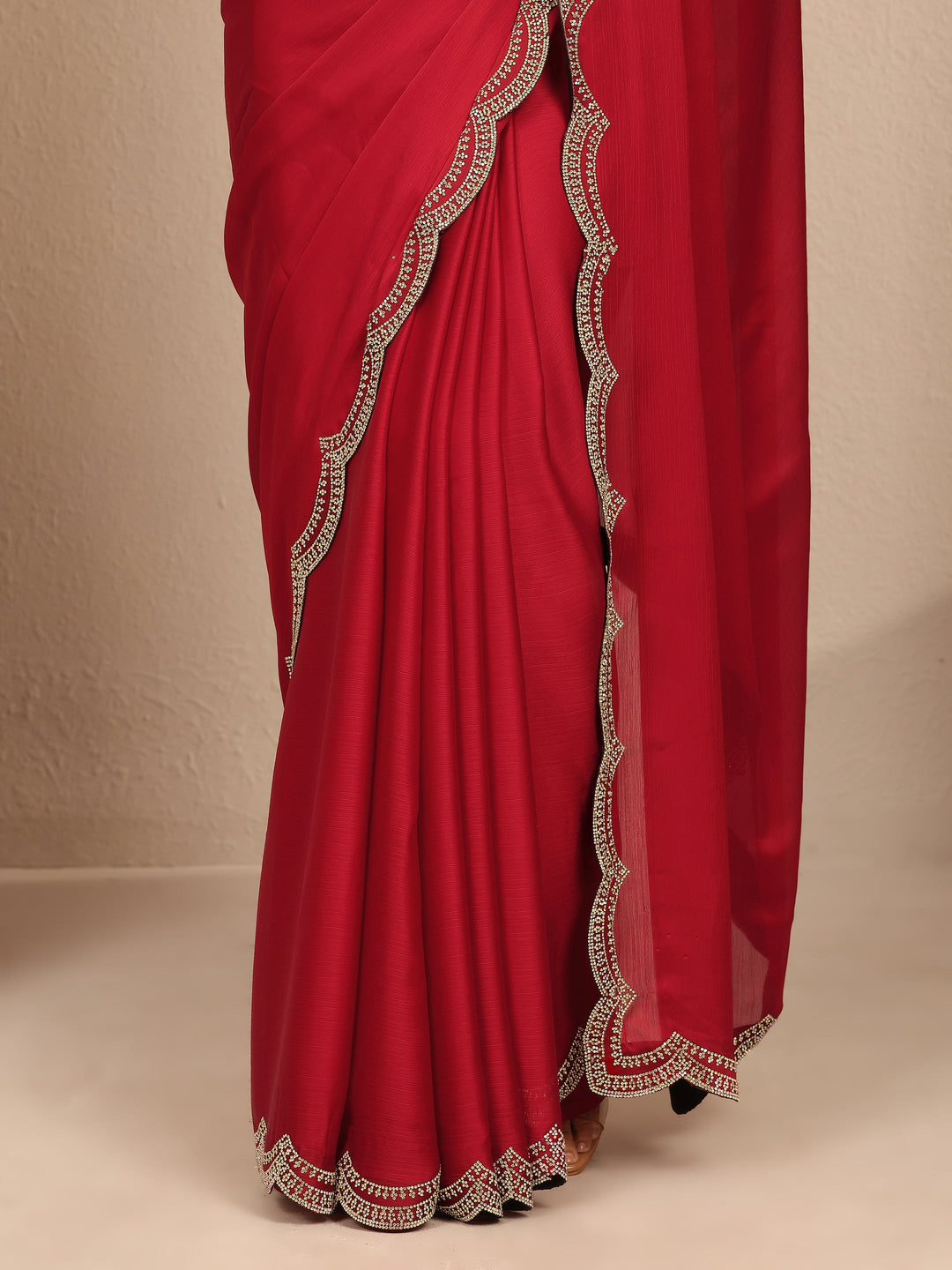 Red Solid Silk Blend Saree With Unstitched Blouse Piece