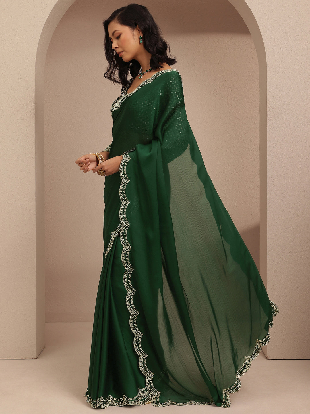 Green Solid Silk Blend Saree With Unstitched Blouse Piece