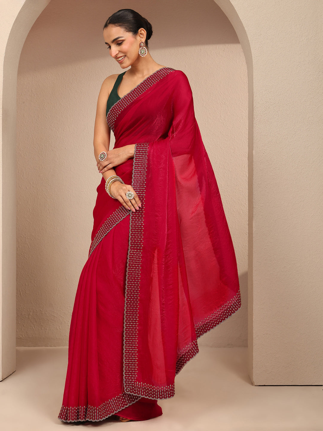 Red Solid Silk Blend Saree With Unstitched Blouse Piece