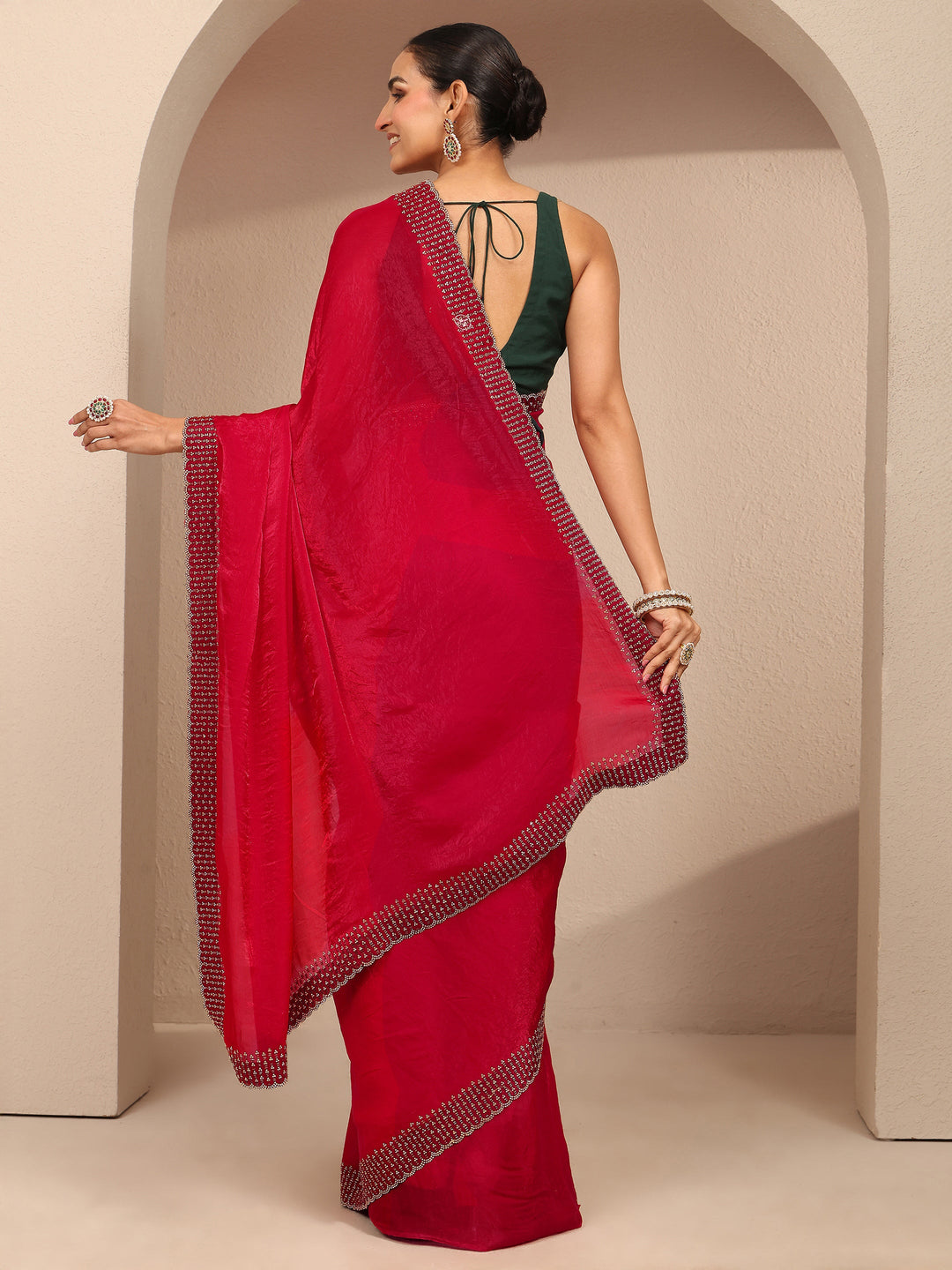 Red Solid Silk Blend Saree With Unstitched Blouse Piece