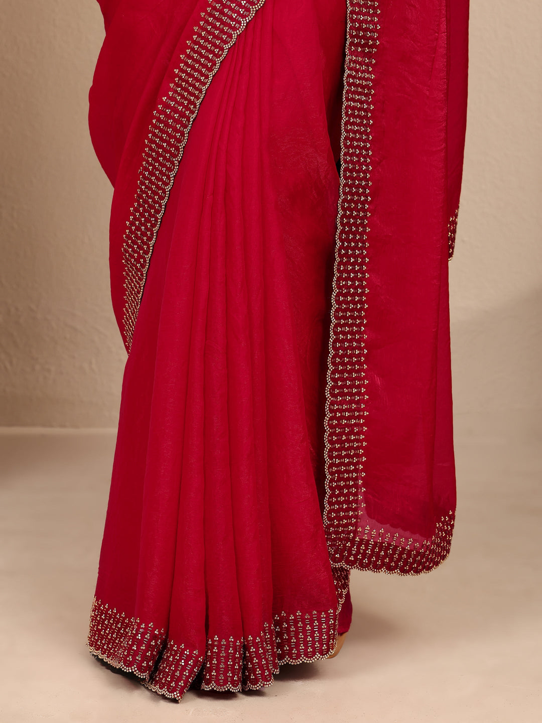 Red Solid Silk Blend Saree With Unstitched Blouse Piece