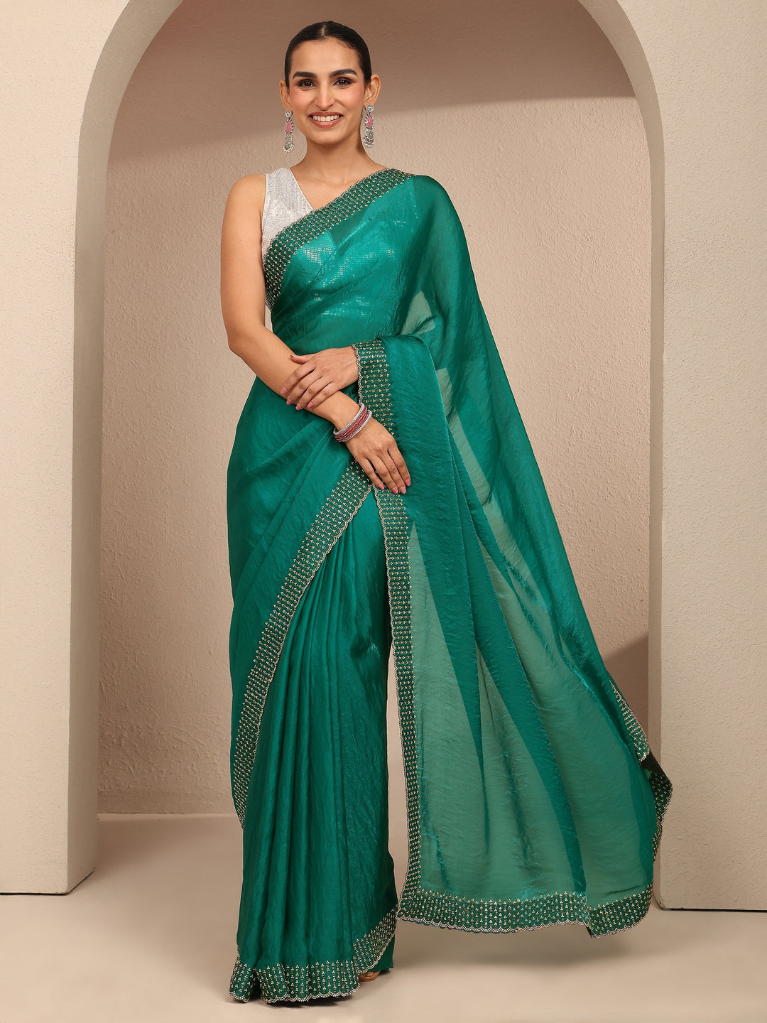 Green Solid Silk Blend Saree With Unstitched Blouse Piece