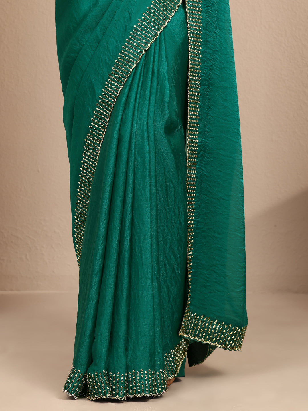 Green Solid Silk Blend Saree With Unstitched Blouse Piece