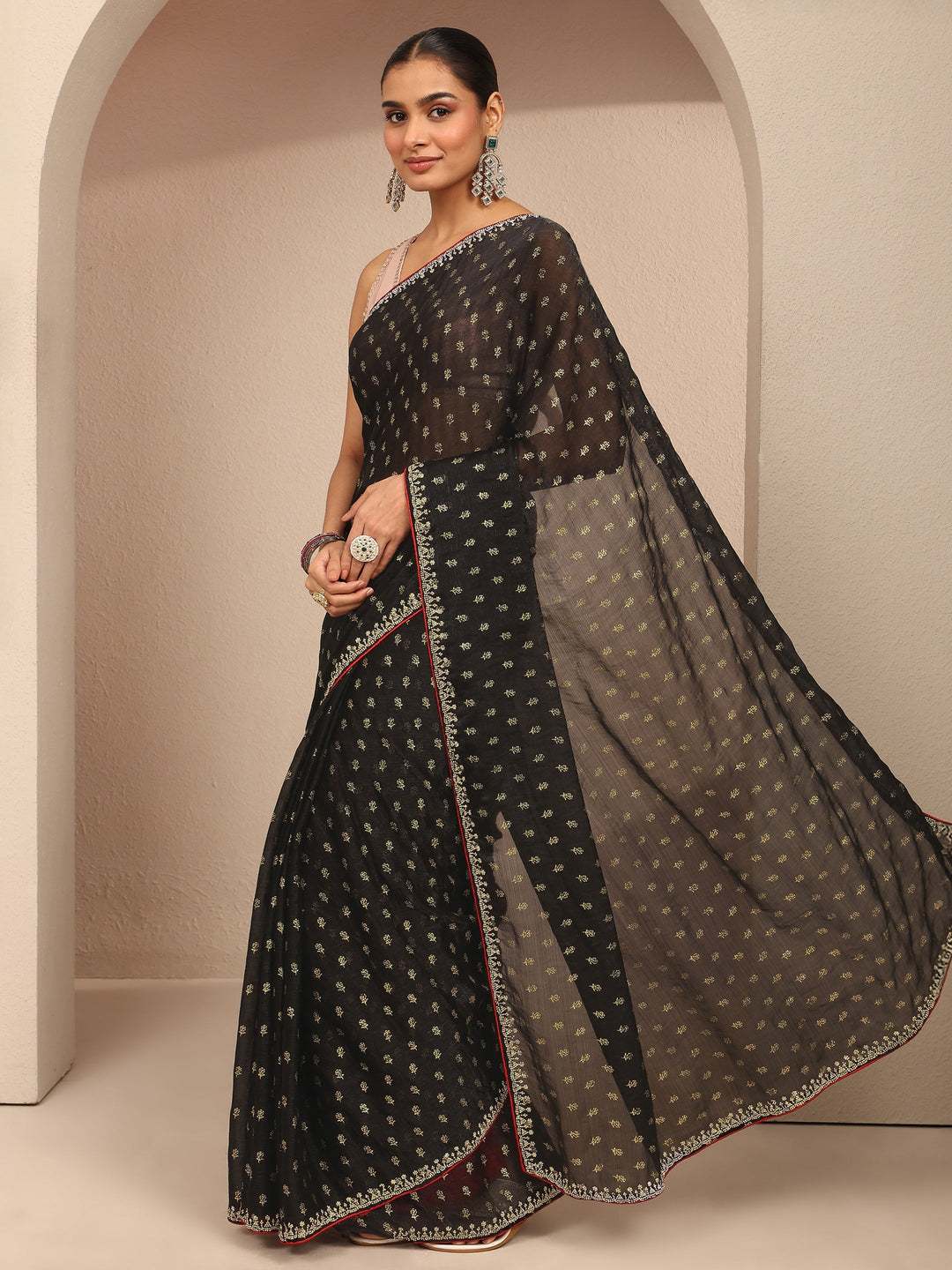 Black Printed Silk Blend Saree With Unstitched Blouse Piece