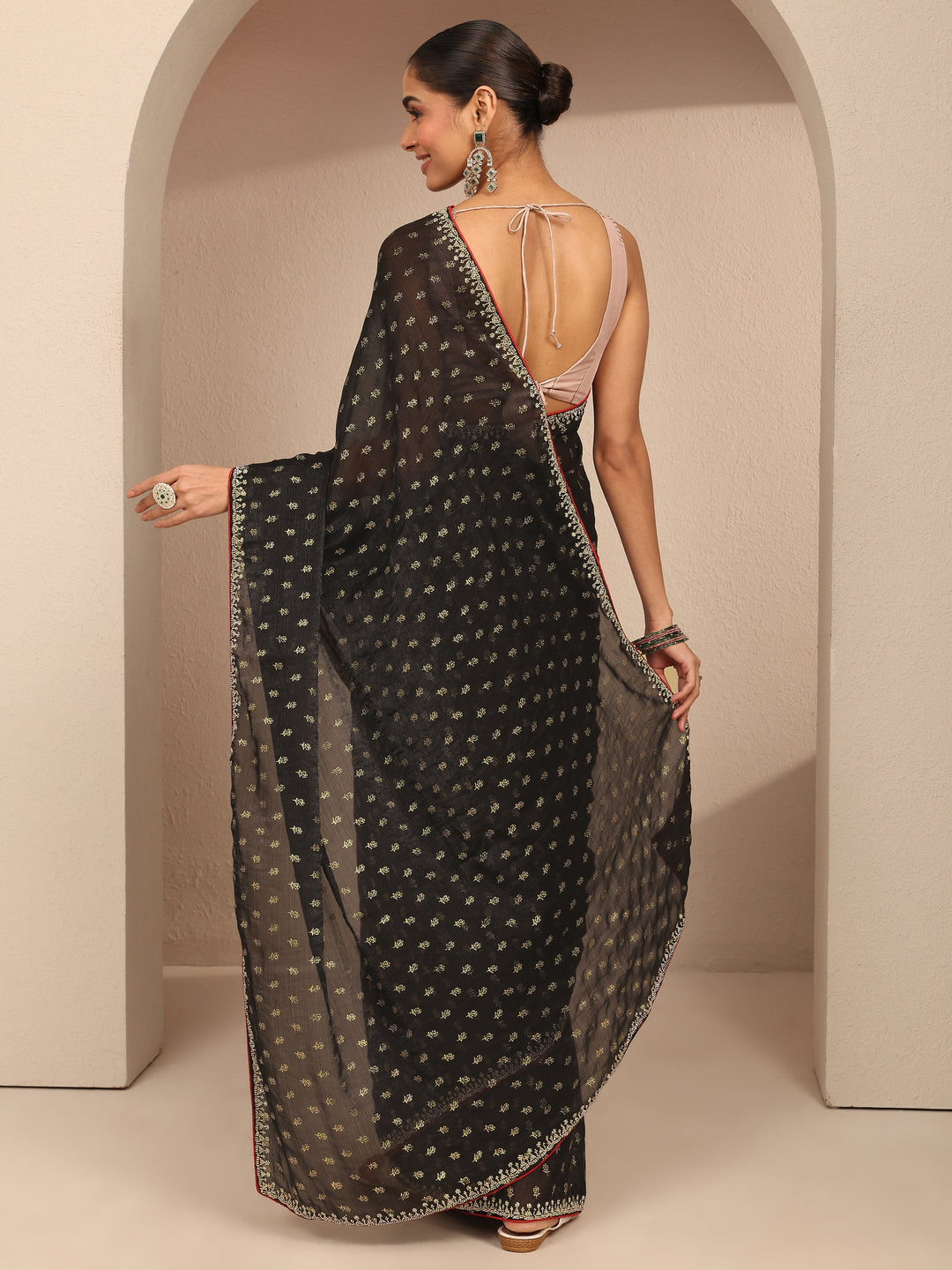 Black Printed Silk Blend Saree With Unstitched Blouse Piece