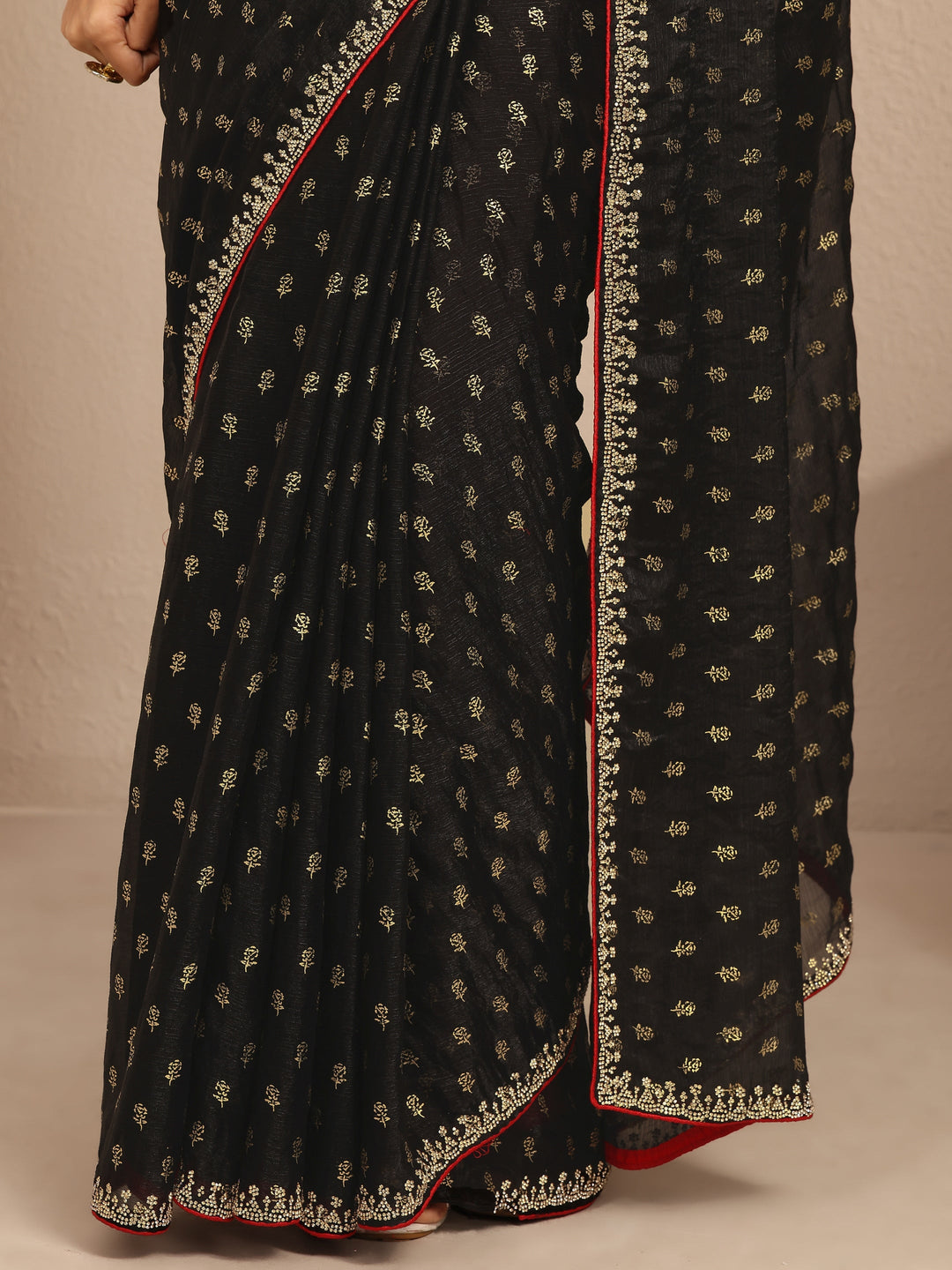 Black Printed Silk Blend Saree With Unstitched Blouse Piece