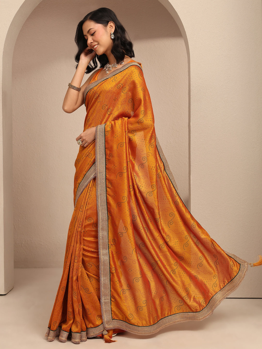 Mustard Bandhani Printed Silk Blend Saree With Unstitched Blouse Piece