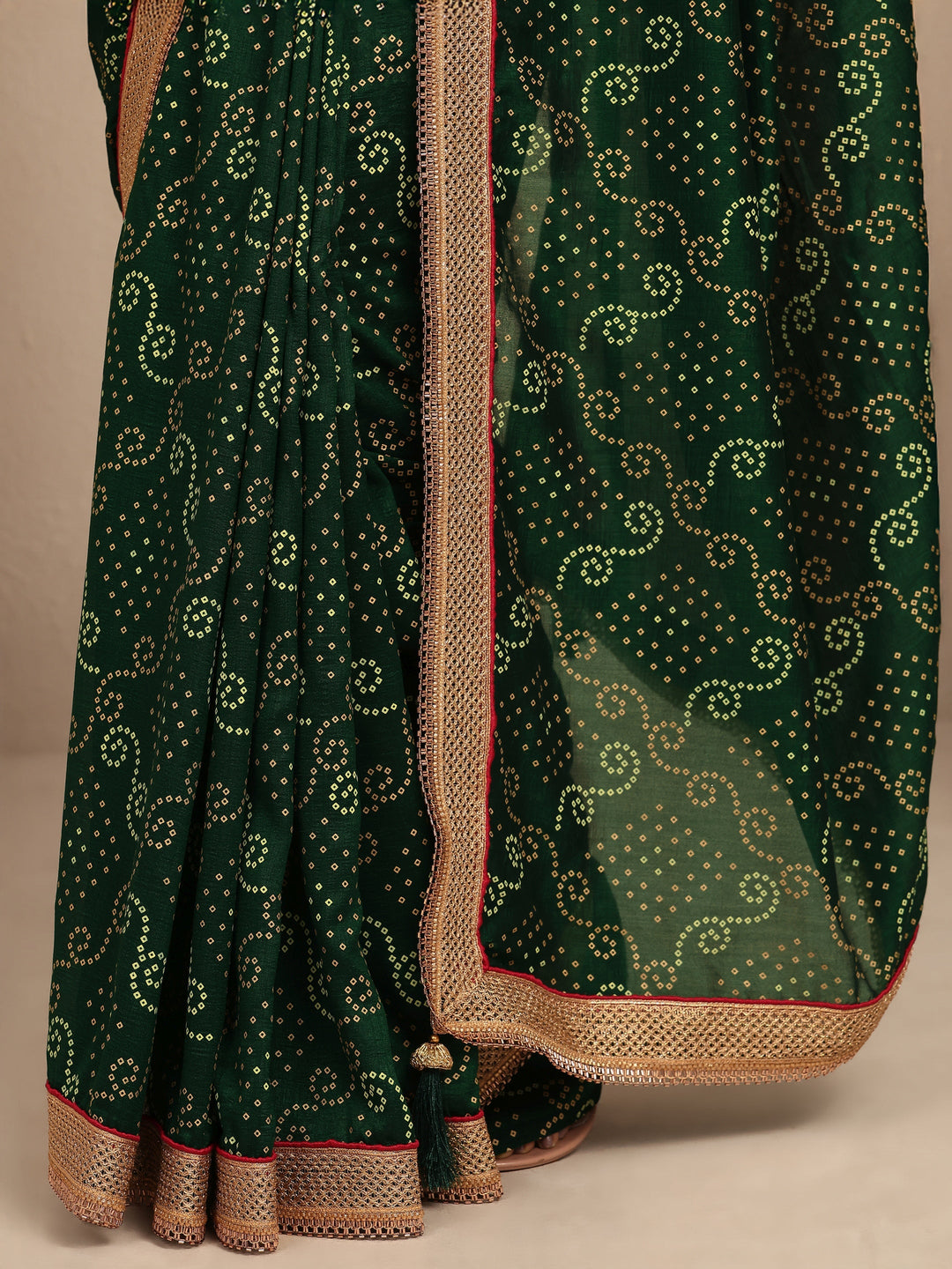 Green Bandhani Printed Silk Blend Saree With Unstitched Blouse Piece
