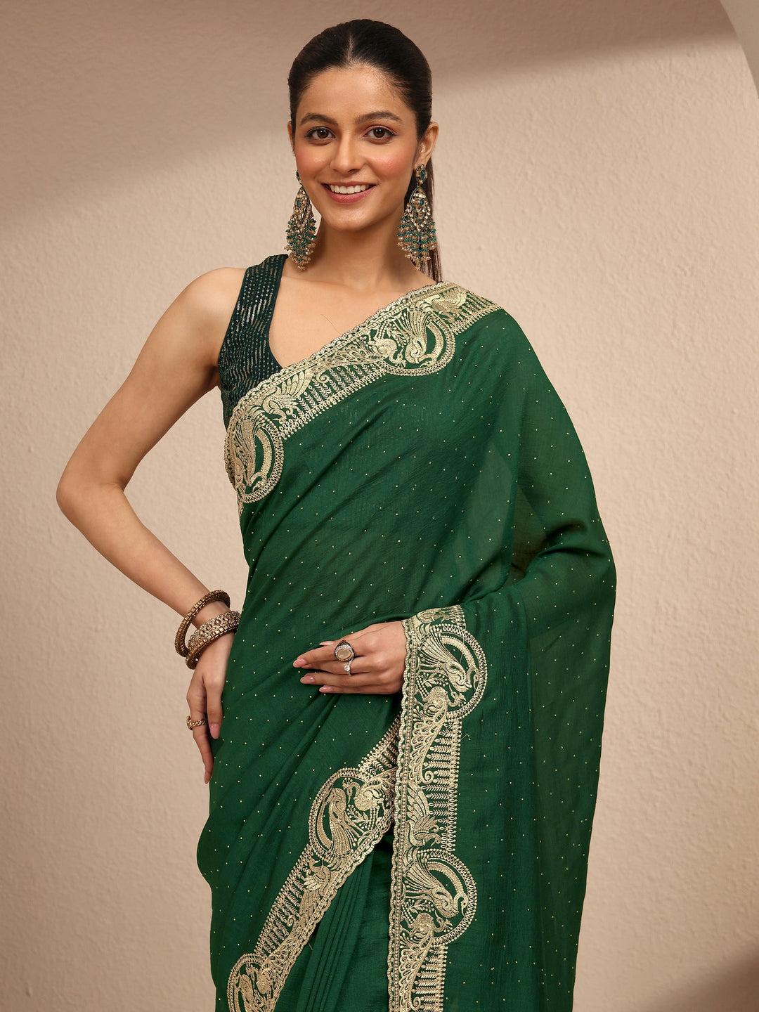 Green Embellished Silk Blend Saree With Unstitched Blouse Piece