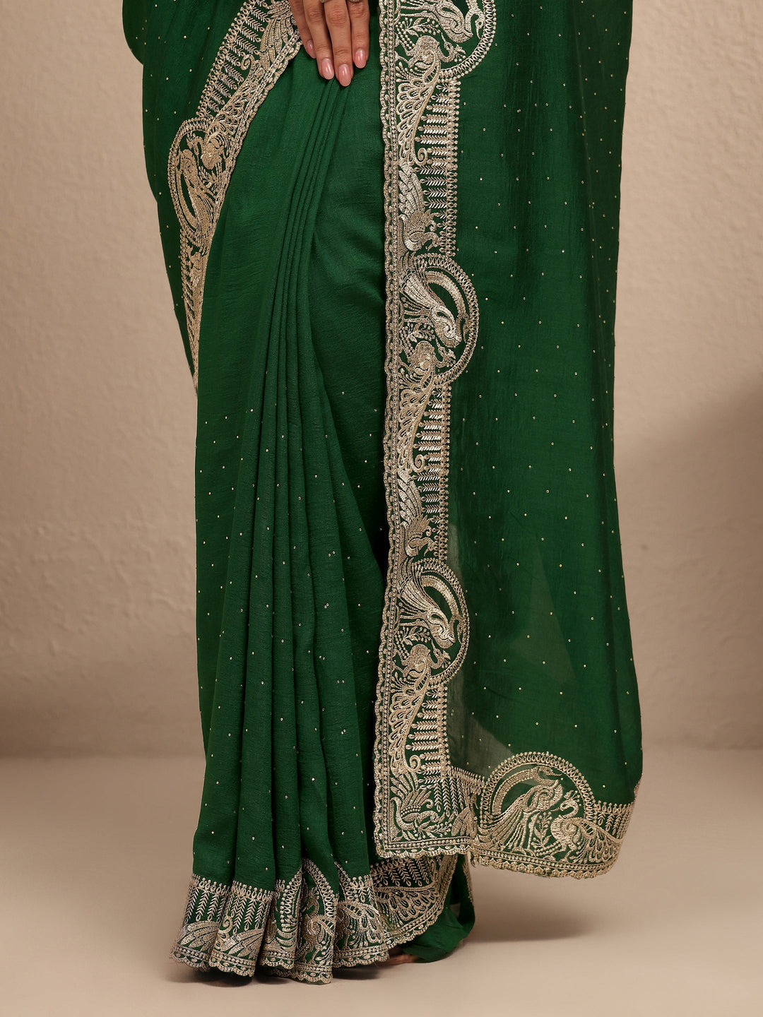 Green Embellished Silk Blend Saree With Unstitched Blouse Piece