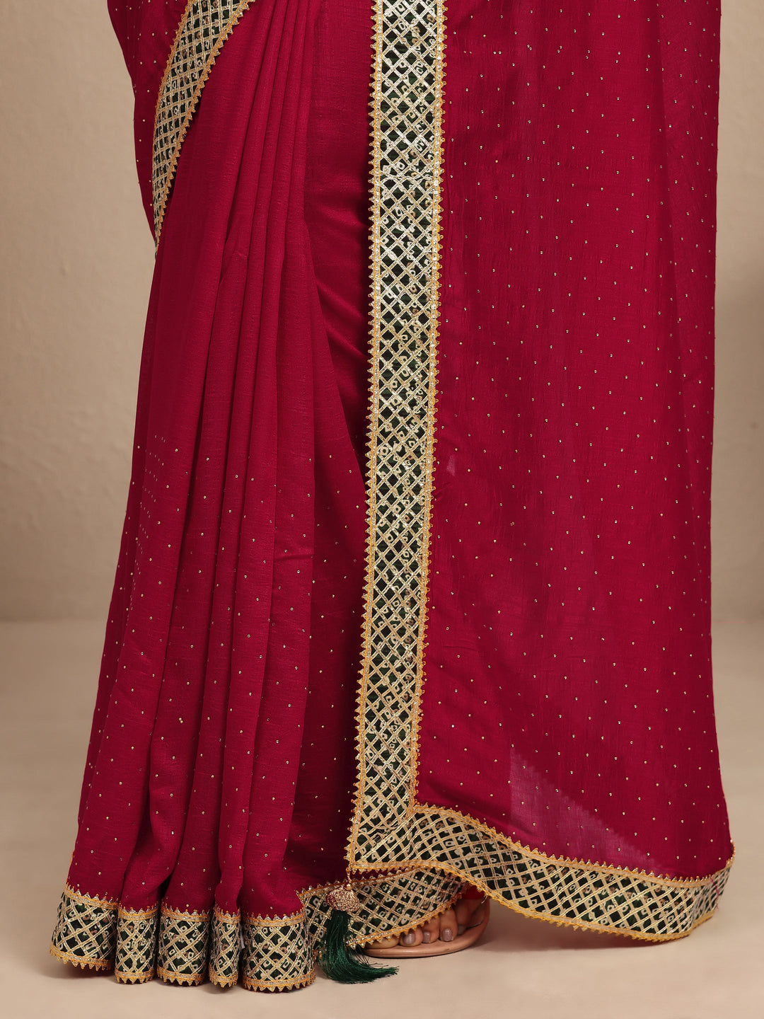 Red Embellished Silk Blend Saree With Unstitched Blouse Piece