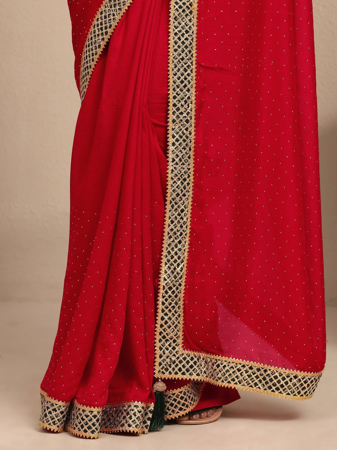 Red Embellished Silk Blend Saree With Unstitched Blouse Piece