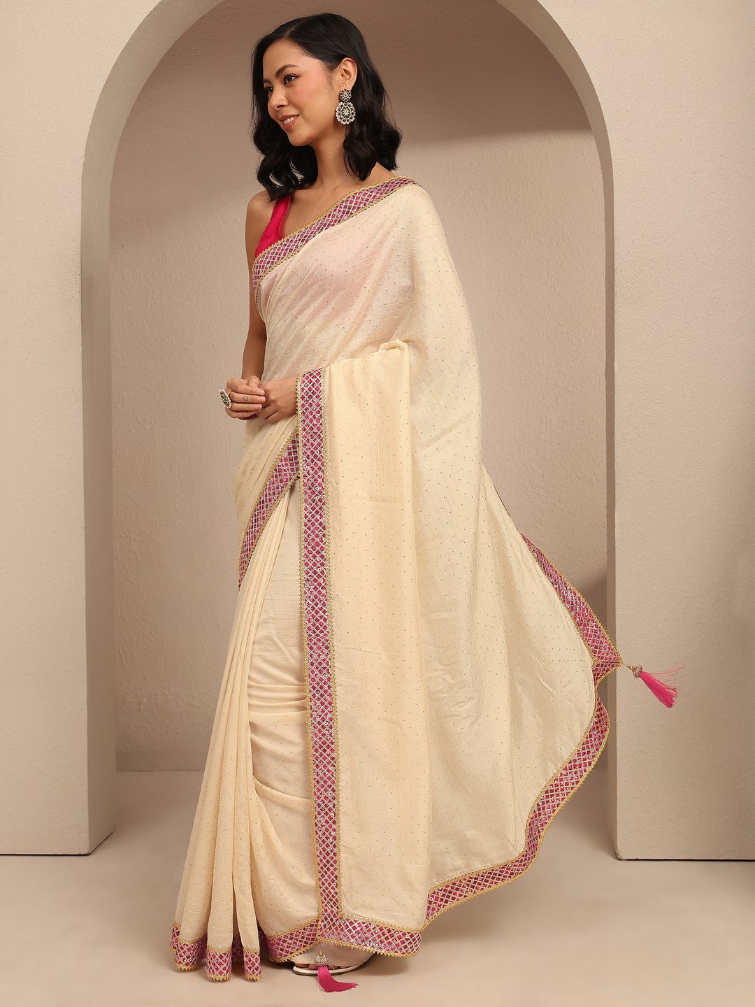 Cream Embellished Silk Blend Saree With Unstitched Blouse Piece