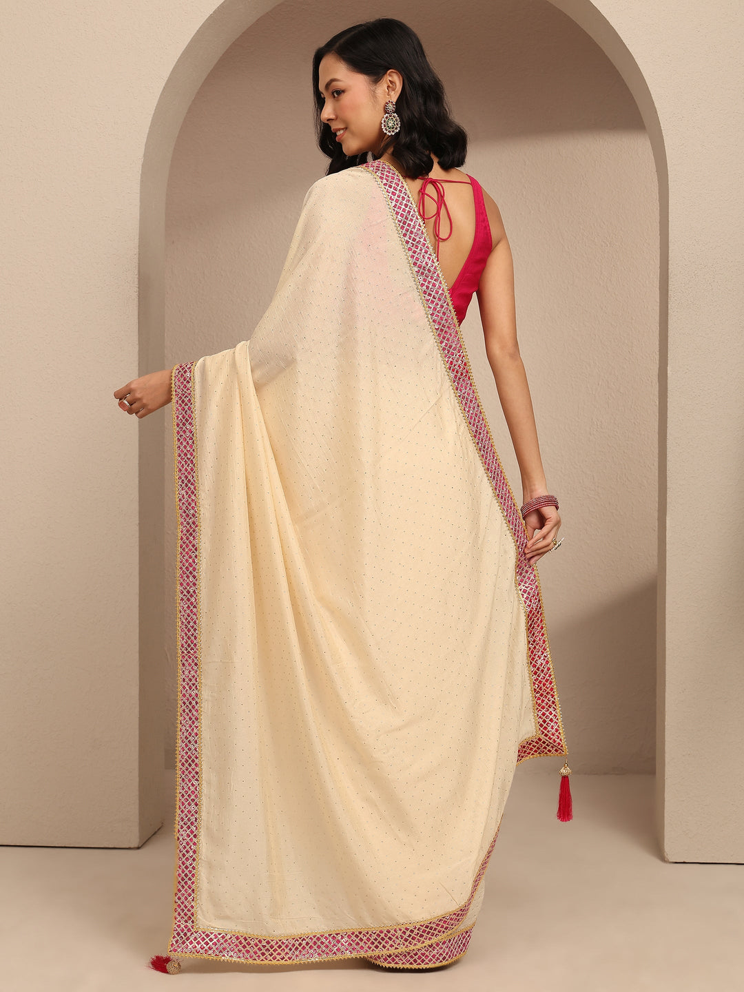 Cream Embellished Silk Blend Saree With Unstitched Blouse Piece