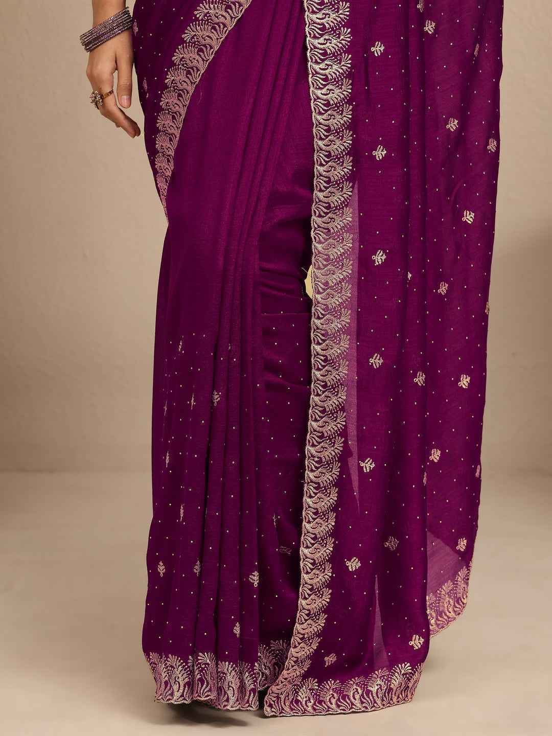 Purple Embroidered Silk Blend Saree With Unstitched Blouse Piece