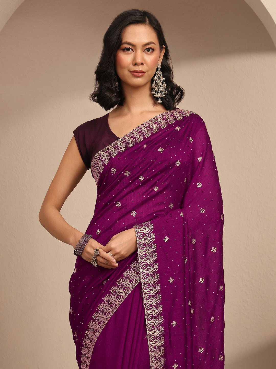 Purple Embroidered Silk Blend Saree With Unstitched Blouse Piece