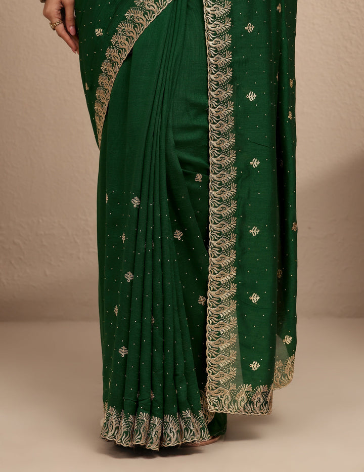Green Embroidered Silk Blend Saree With Unstitched Blouse Piece