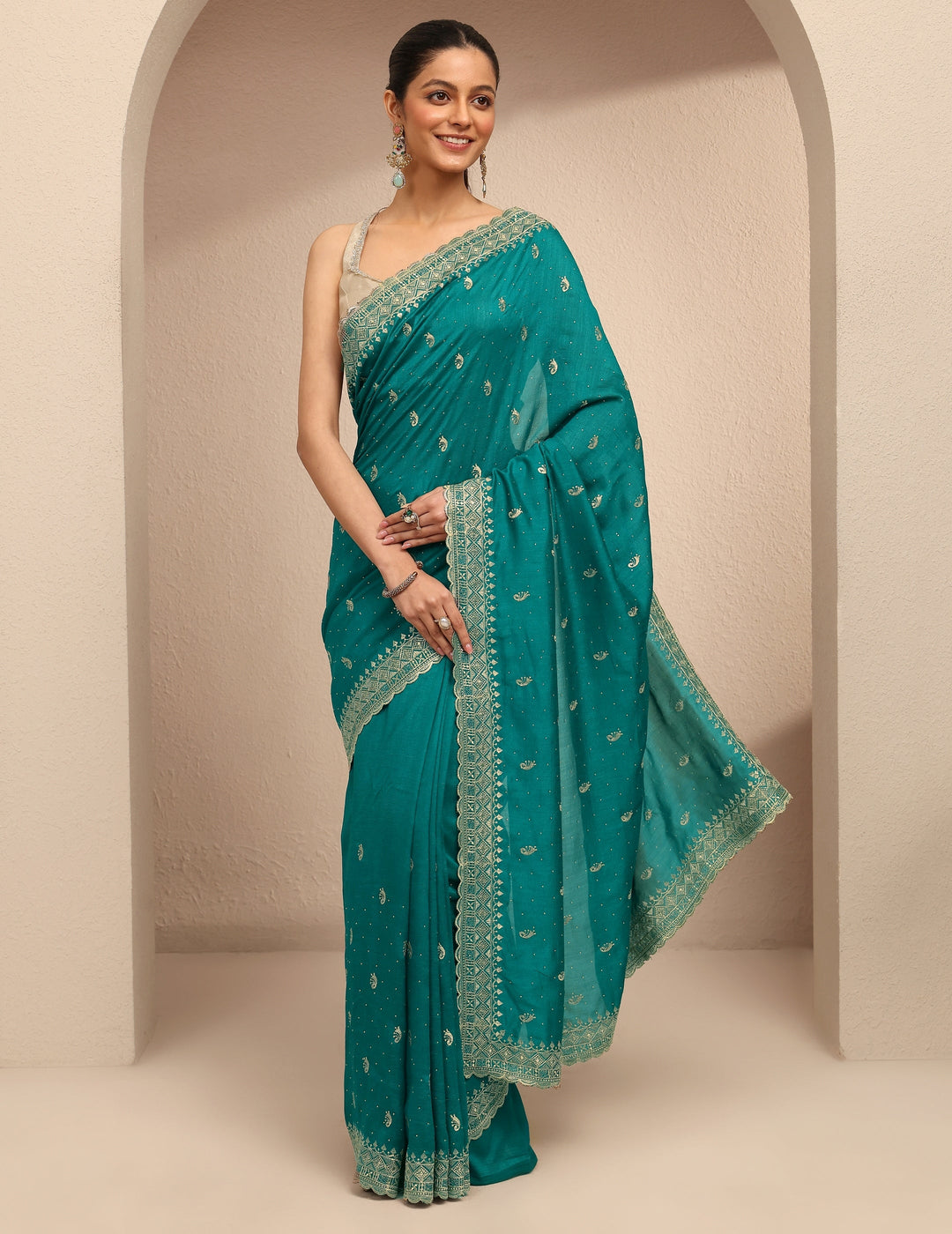 Green Paisley Embroidered Silk Blend Saree With Unstitched Blouse Piece