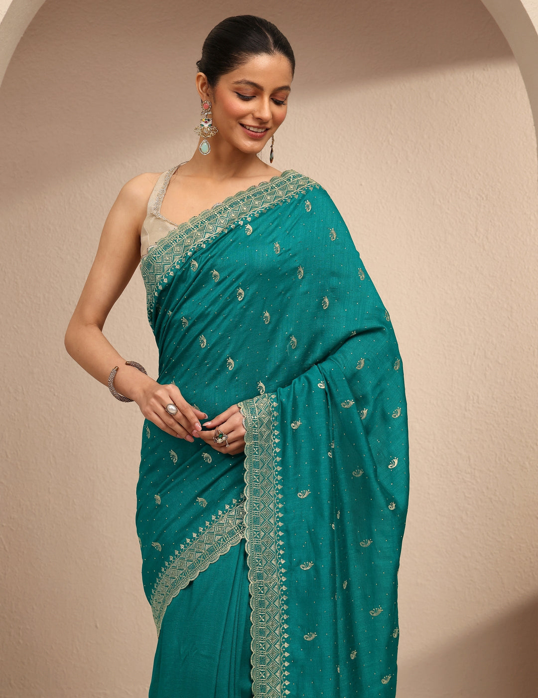 Green Paisley Embroidered Silk Blend Saree With Unstitched Blouse Piece