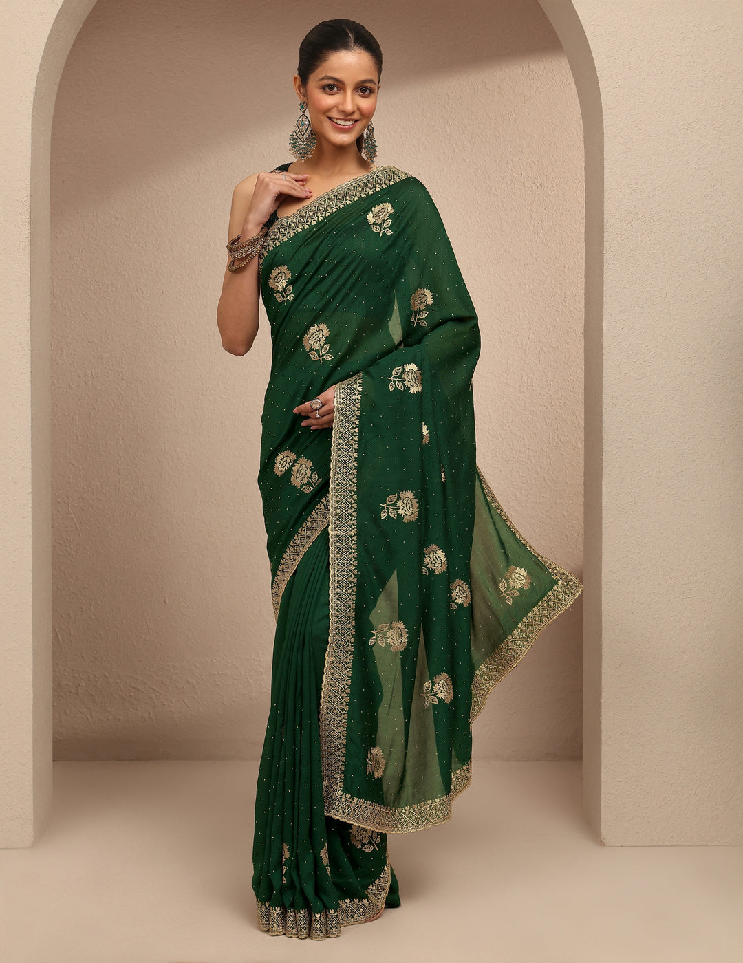 Green Embroidered Silk Blend Saree With Unstitched Blouse Piece
