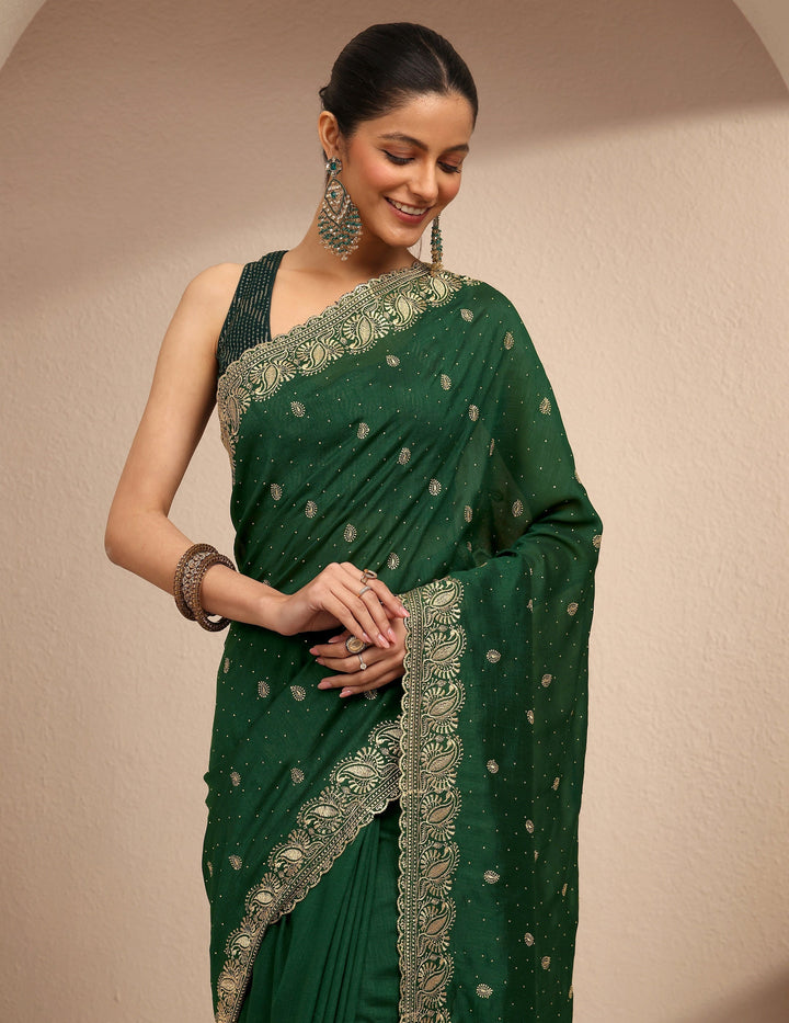 Green Embroidered Silk Blend Saree With Unstitched Blouse Piece