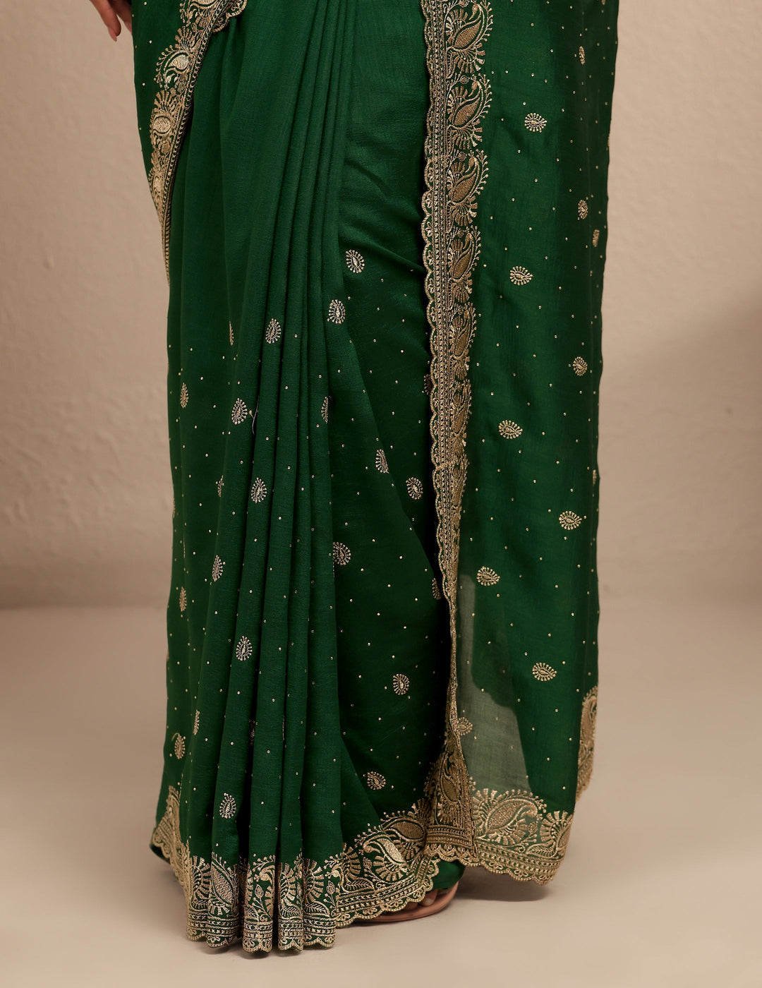 Green Embroidered Silk Blend Saree With Unstitched Blouse Piece