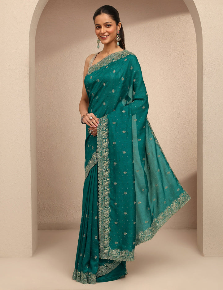 Green Embroidered Silk Blend Saree With Unstitched Blouse Piece