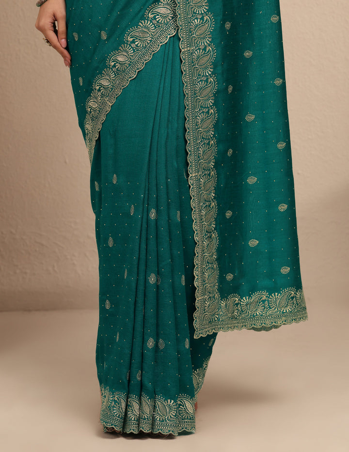 Green Embroidered Silk Blend Saree With Unstitched Blouse Piece