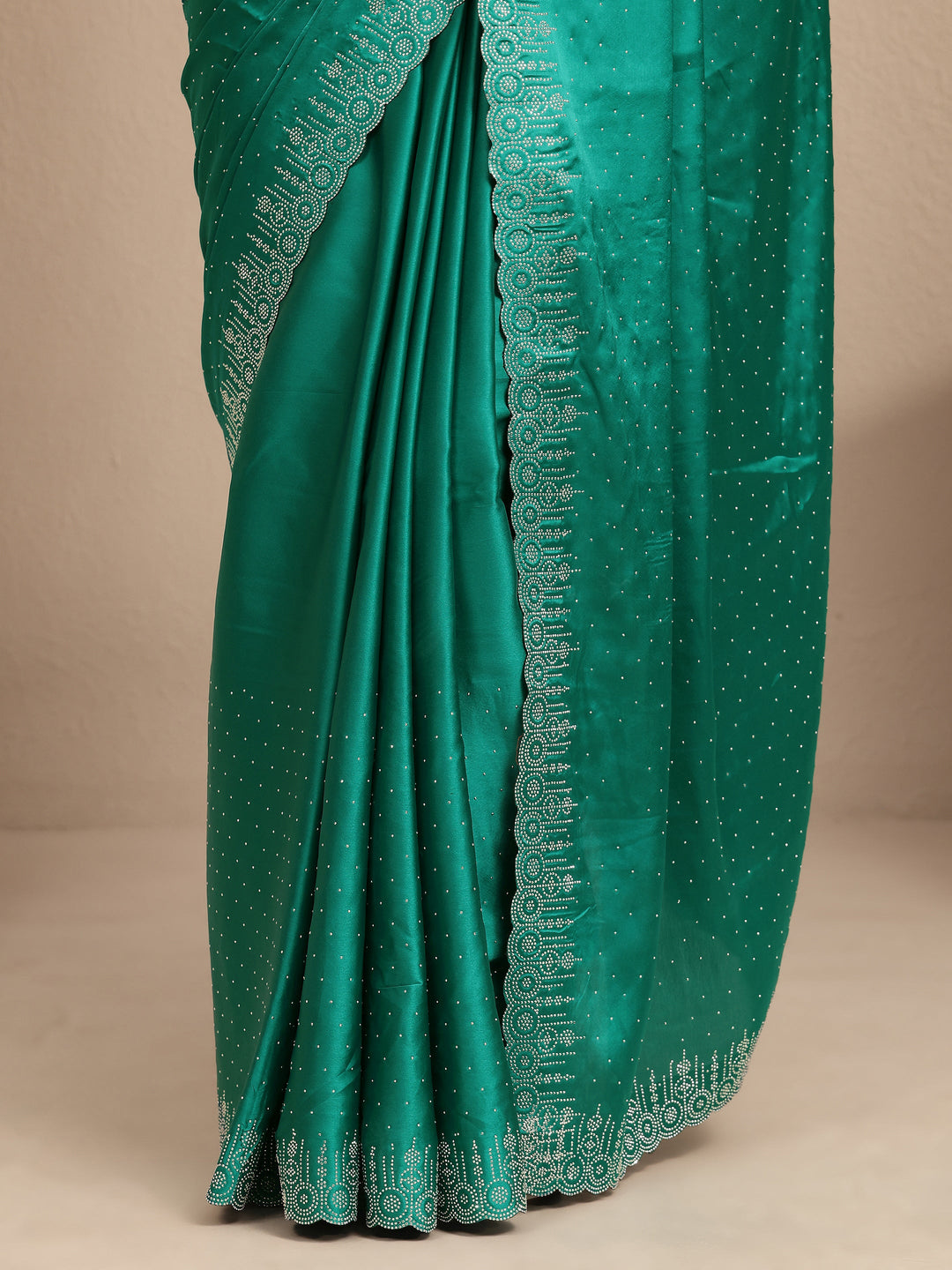 Green Embellished Silk Blend Saree With Unstitched Blouse Piece