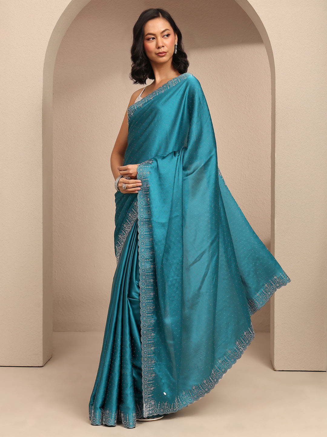 Blue Embellished Silk Blend Saree With Unstitched Blouse Piece