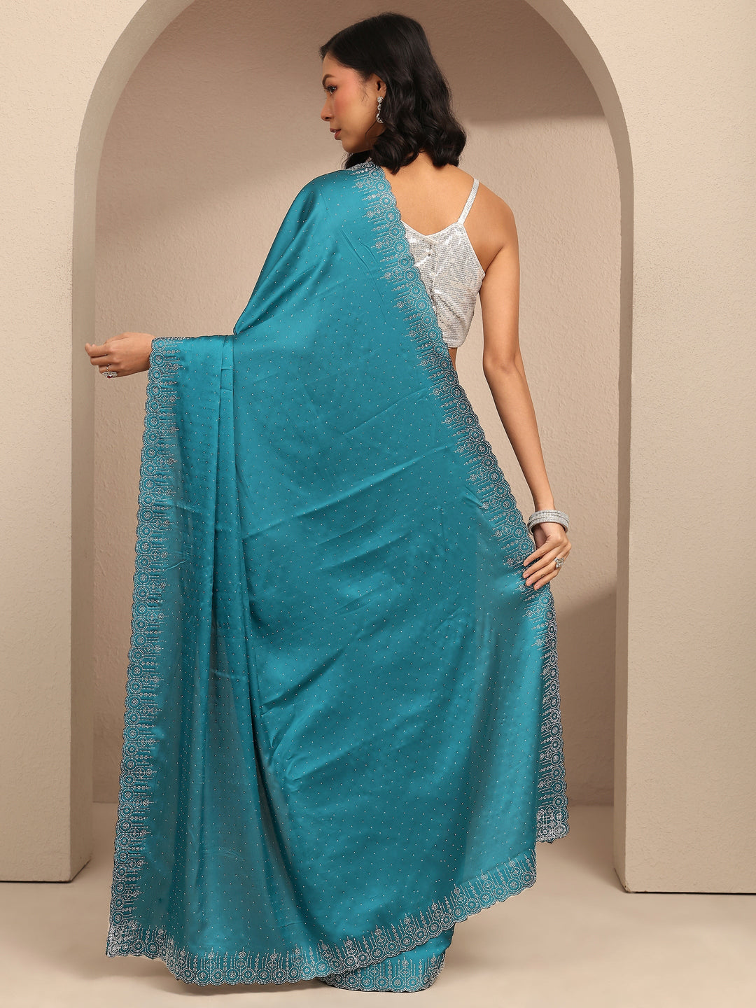 Blue Embellished Silk Blend Saree With Unstitched Blouse Piece