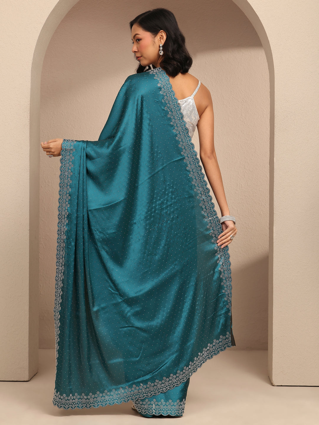 Blue Embellished Silk Blend Saree With Unstitched Blouse Piece