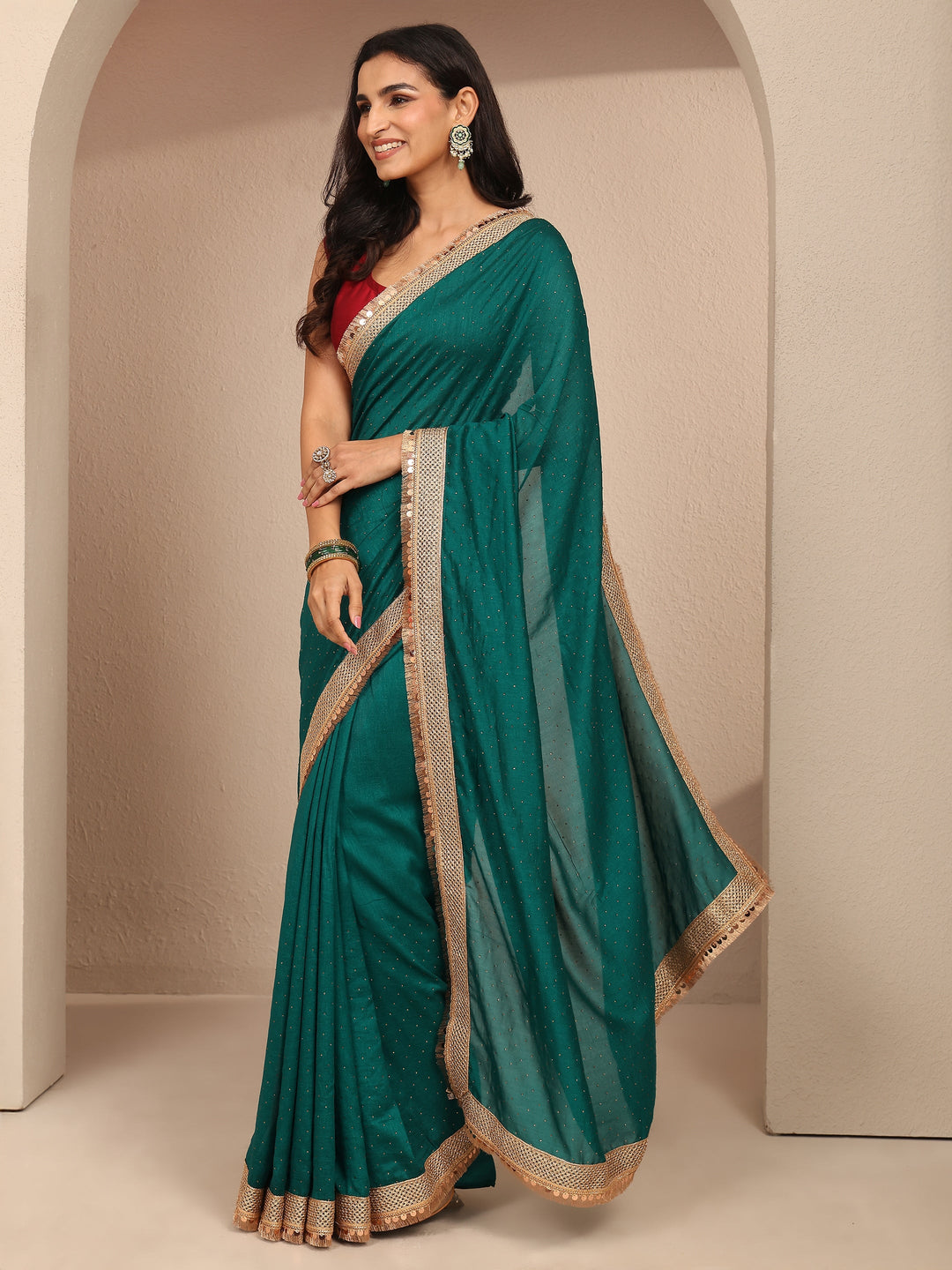Green Embellished Silk Blend Saree With Unstitched Blouse Piece