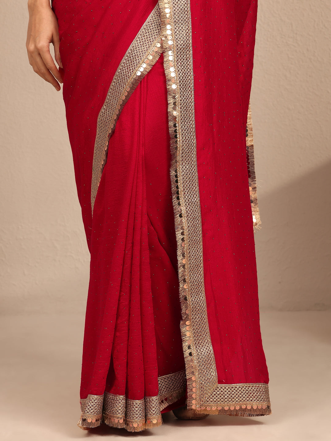 Red Embellished Silk Blend Saree With Unstitched Blouse Piece