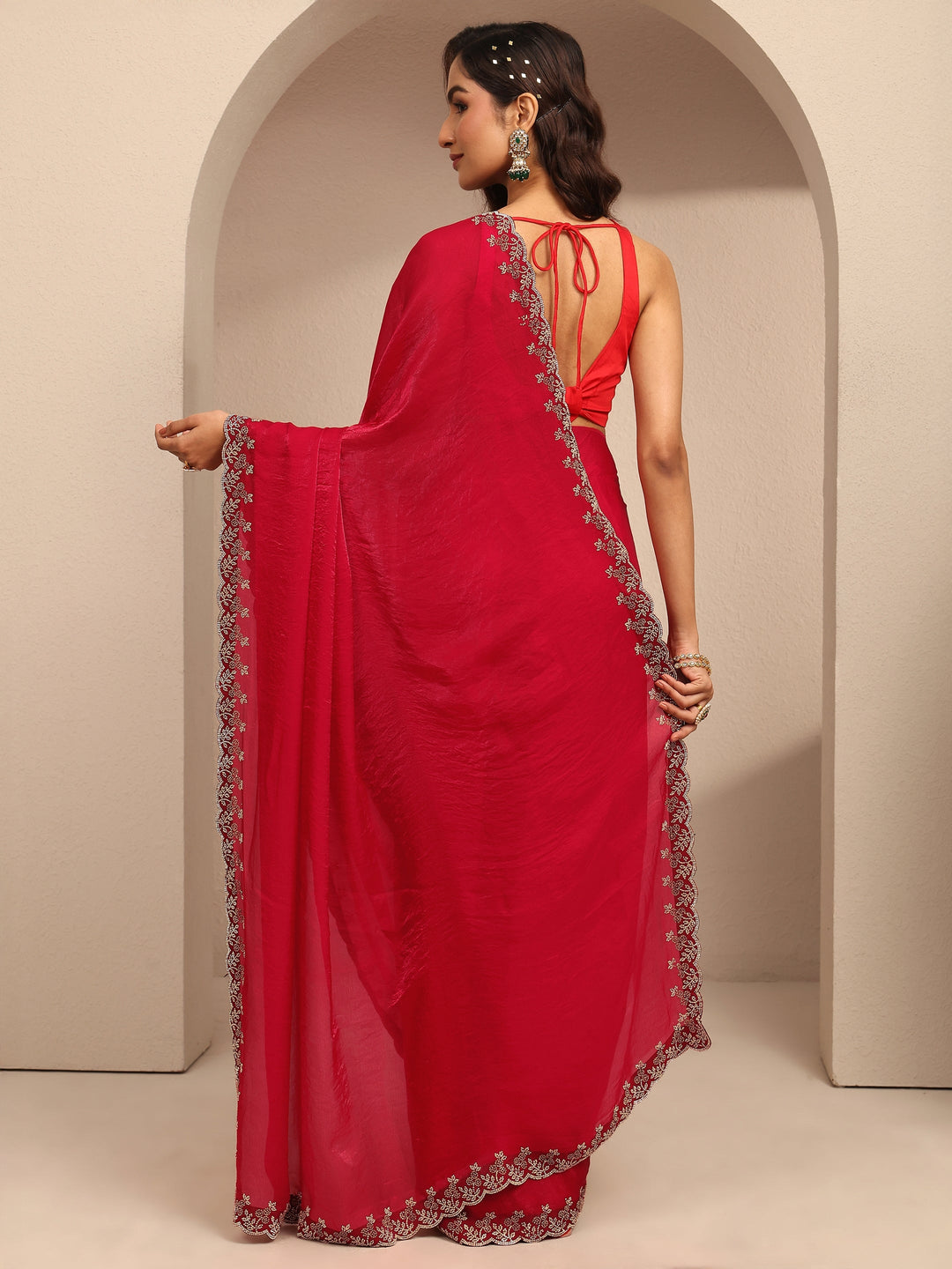 Red Solid Silk Blend Saree With Unstitched Blouse Piece