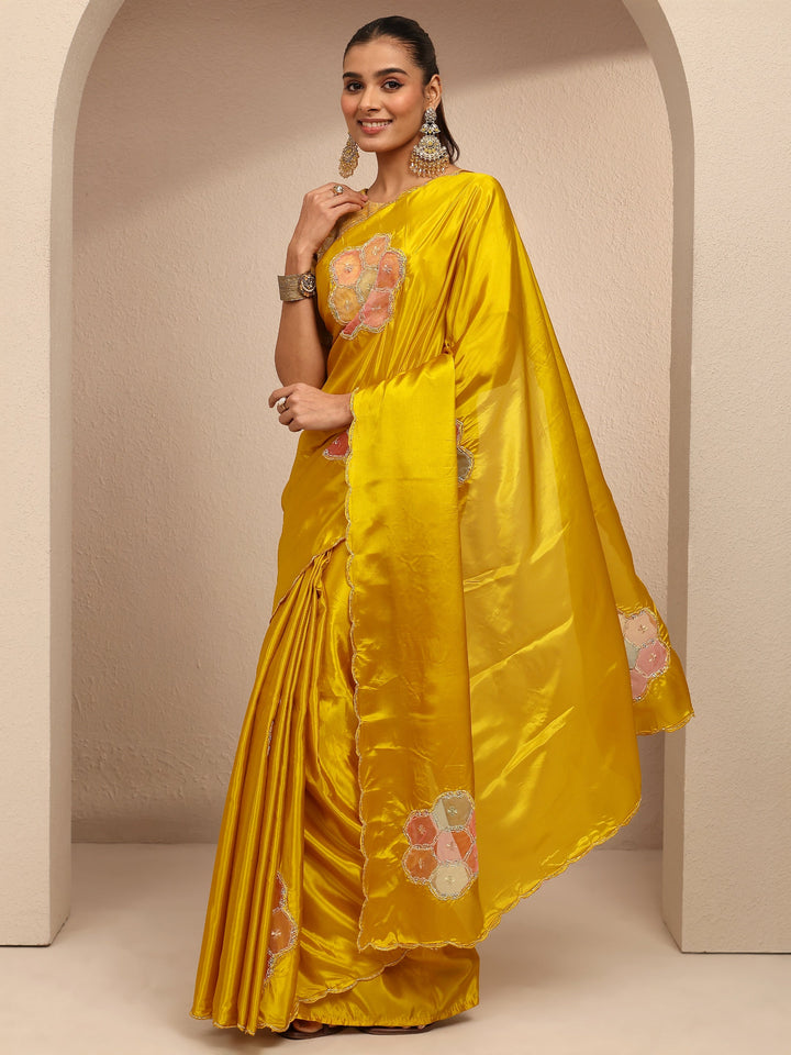 Mustard Geometric Embellished Silk Blend Saree With Unstitched Blouse Piece