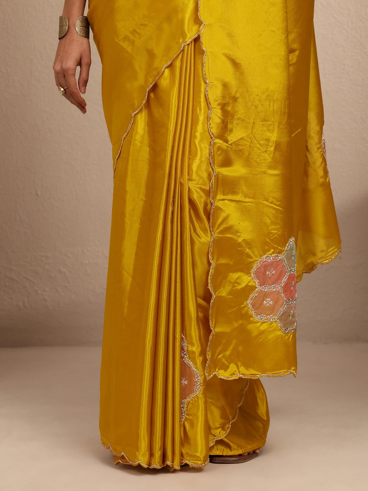 Mustard Geometric Embellished Silk Blend Saree With Unstitched Blouse Piece
