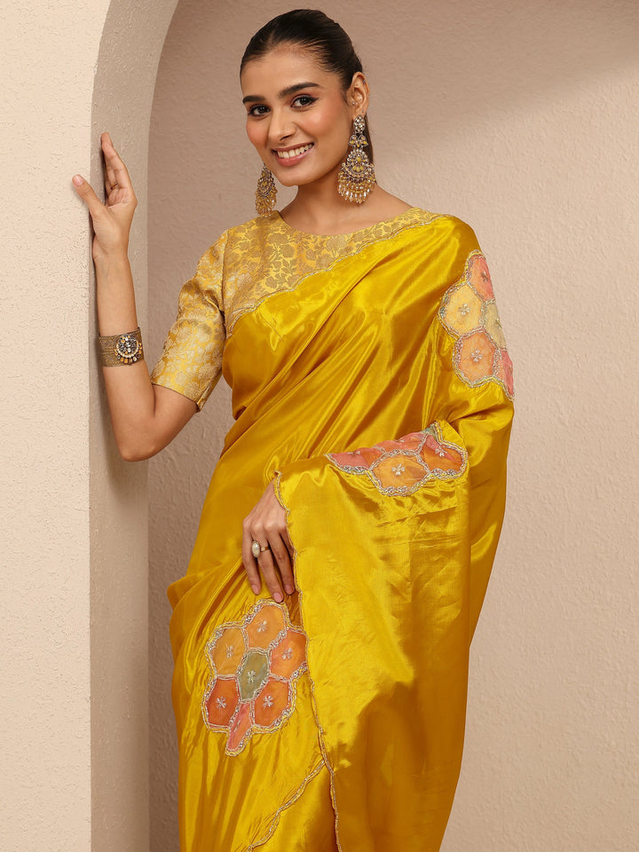 Mustard Geometric Embellished Silk Blend Saree With Unstitched Blouse Piece