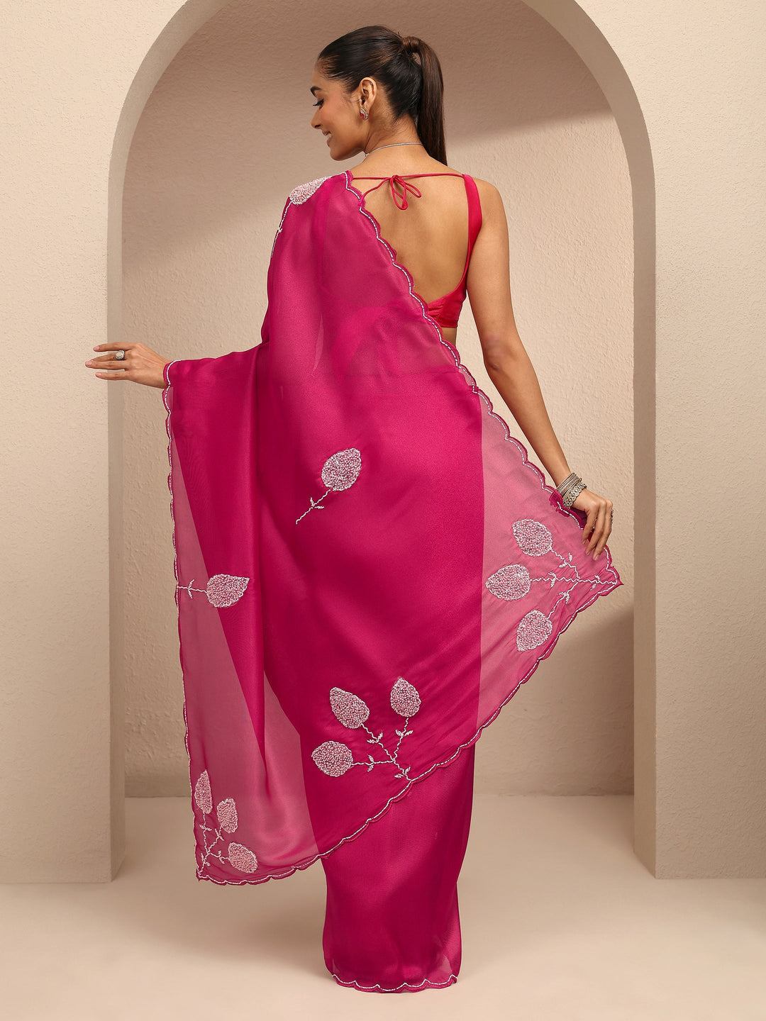 Pink Embellished Silk Blend Saree With Unstitched Blouse Piece