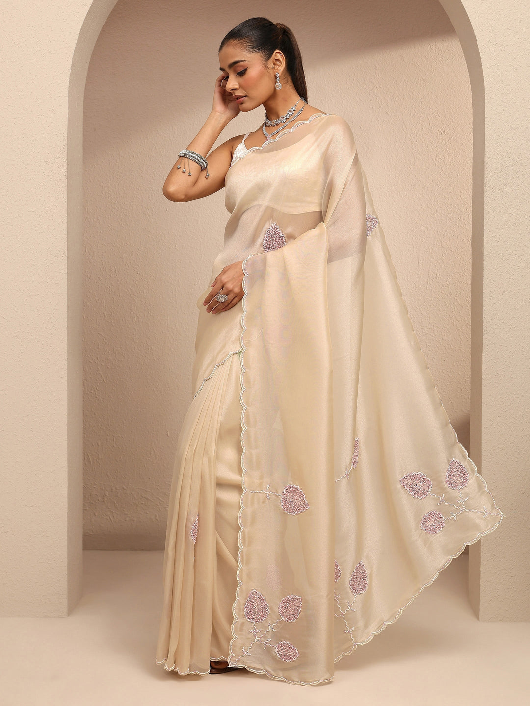 Cream Embellished Silk Blend Saree With Unstitched Blouse Piece